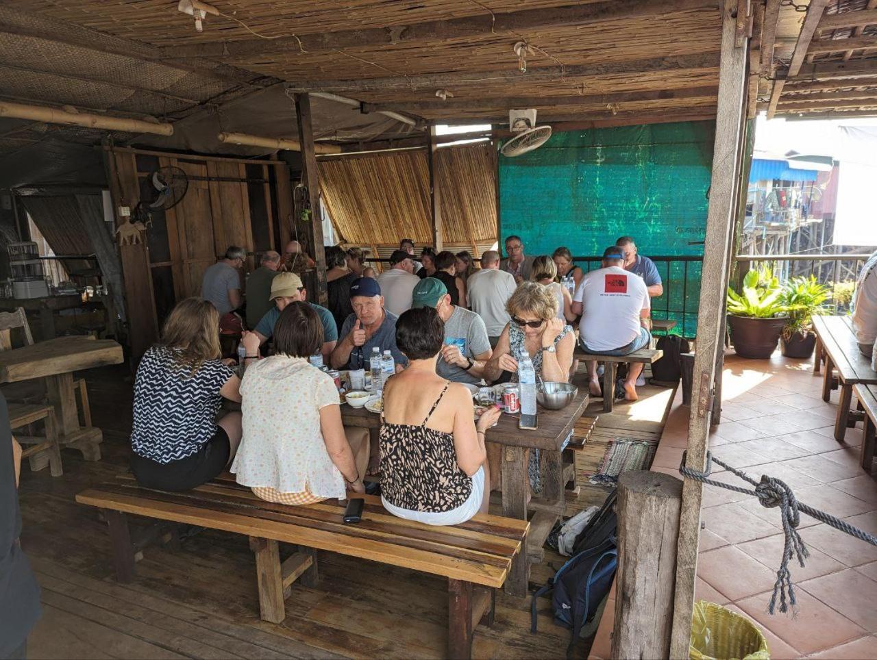 St 63 Home Stay & Tour Kampong Khleang Екстер'єр фото