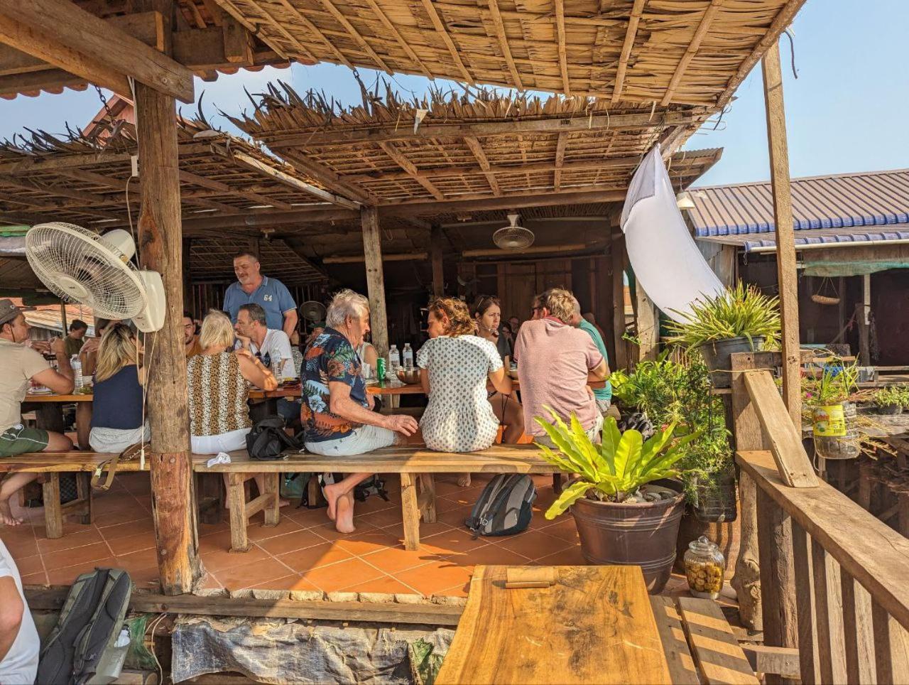St 63 Home Stay & Tour Kampong Khleang Екстер'єр фото