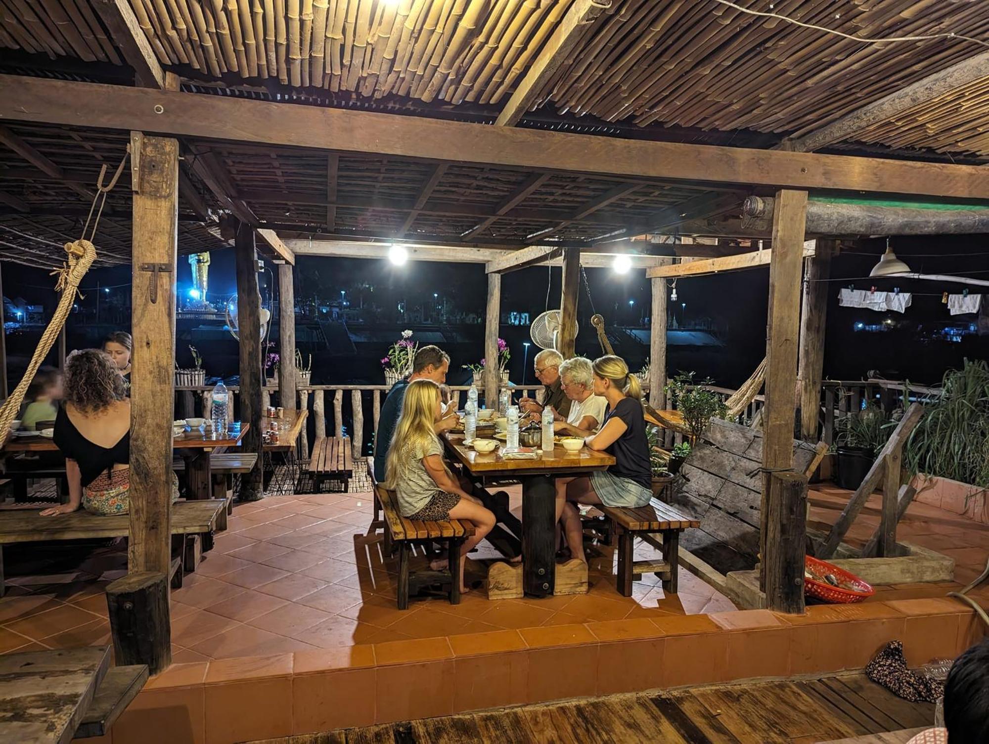 St 63 Home Stay & Tour Kampong Khleang Екстер'єр фото